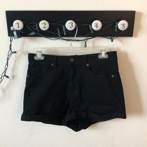 HIGH-WASTED BLACK SHORTS